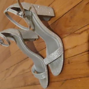 Women's shoes size 5 1/2, with a 3 inch heel.